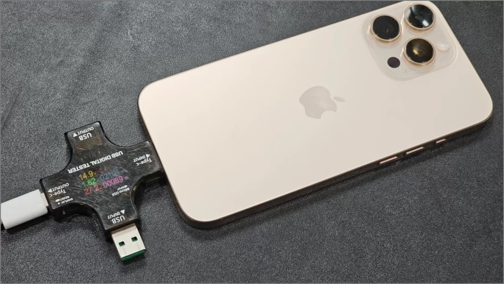 El medidor de prueba de carga real de iPhone 16 Pro Max que muestra que no admite 45W Cargo rápido