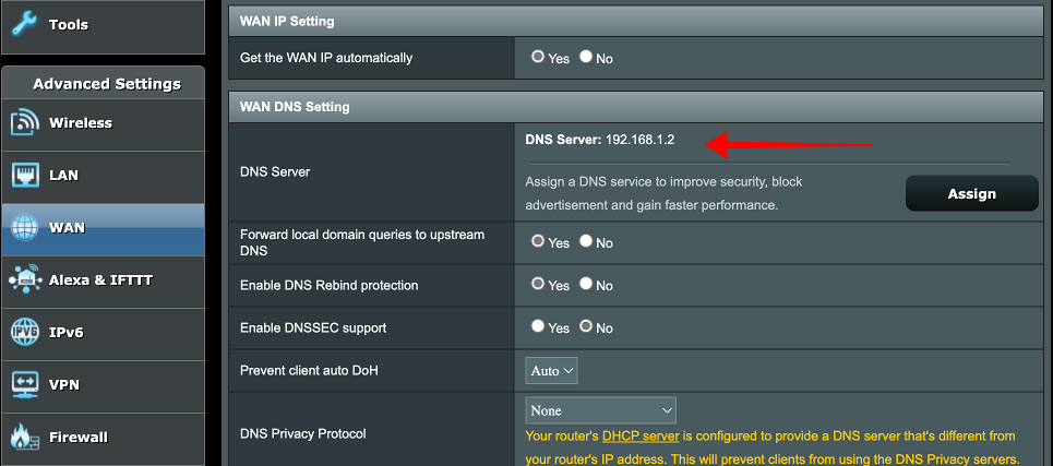 Captura de pantalla de la configuración del servidor DNS en un enrutador ASUS