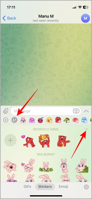 Icono de reloj e cruzado en la sección emojis de telegrama