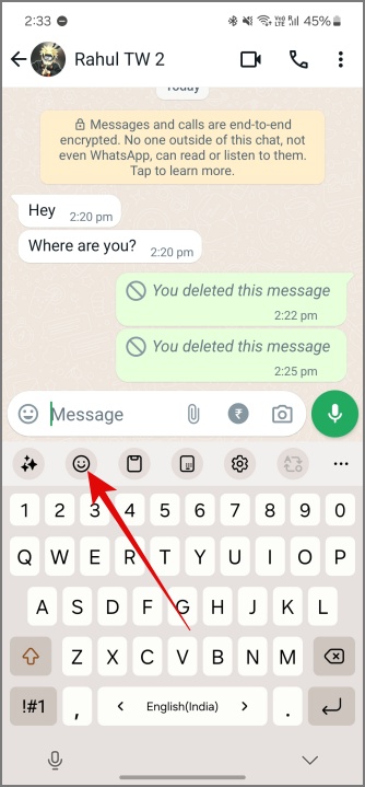 Toque el icono de emoji en el teclado Samsung