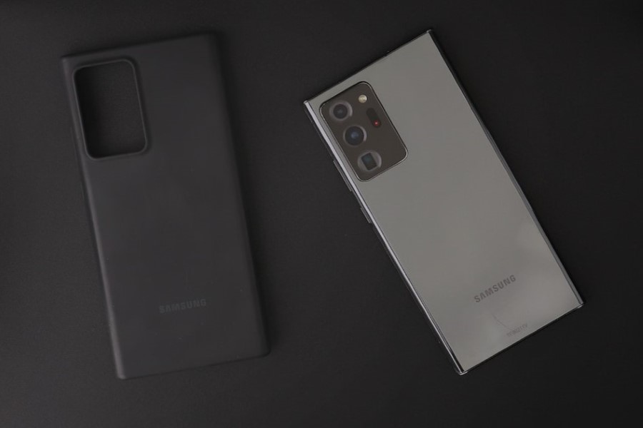 Teléfono y caja Samsung