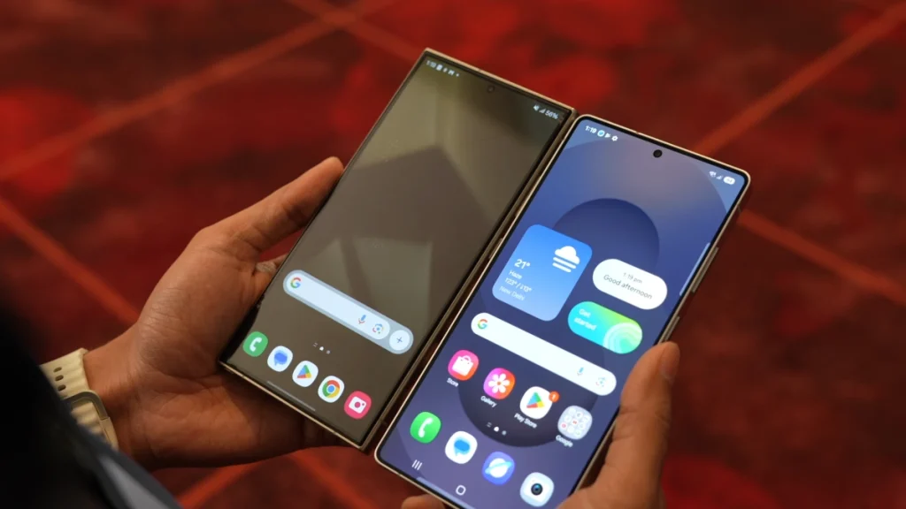 Samsung Galaxy S24 Ultra y S25 Ultra en manos
