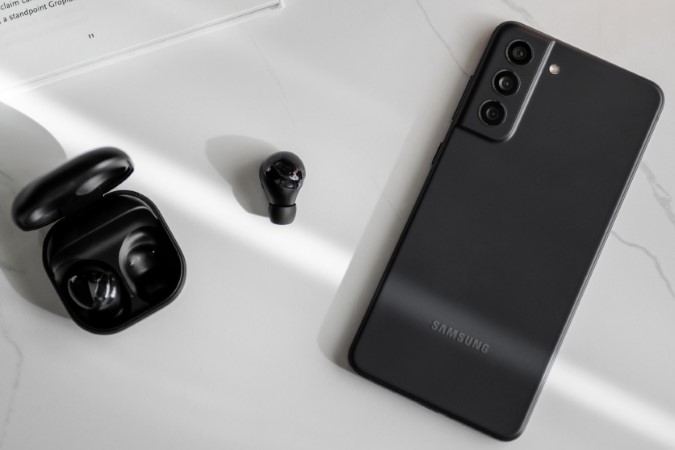 Teléfono con auriculares Bluetooth
