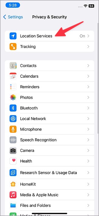 Abra los servicios de ubicación en la configuración del iPhone