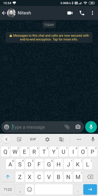 ¿Qué opciones de chat y compilación?