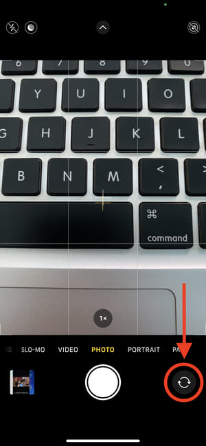 Cambie entre la cámara frontal y trasera en el iPhone para arreglar la pantalla negra de la cámara