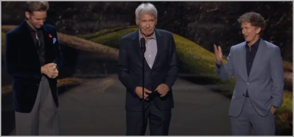 Harrison Ford anunciando el premio al mejor rendimiento en TGA 2024