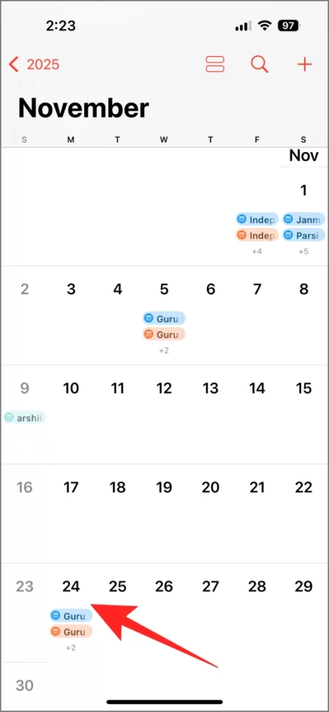 Configuración de una alarma específica de fecha creando un evento en calendario en iPhone