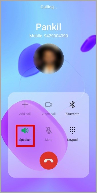 Apague el altavoz durante las llamadas en el teléfono Samsung Galaxy