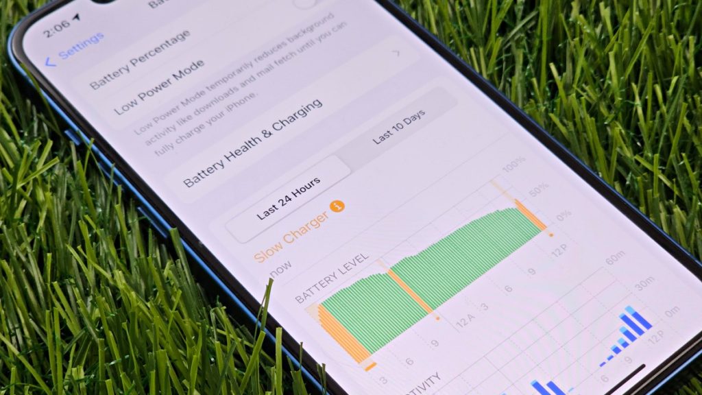 Advertencia de cargador lento en iPhone que ejecuta iOS 18