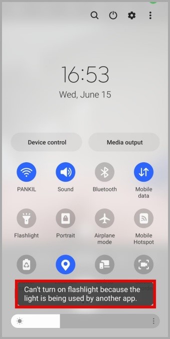 La linterna ya está en el mensaje de uso en el teléfono Samsung